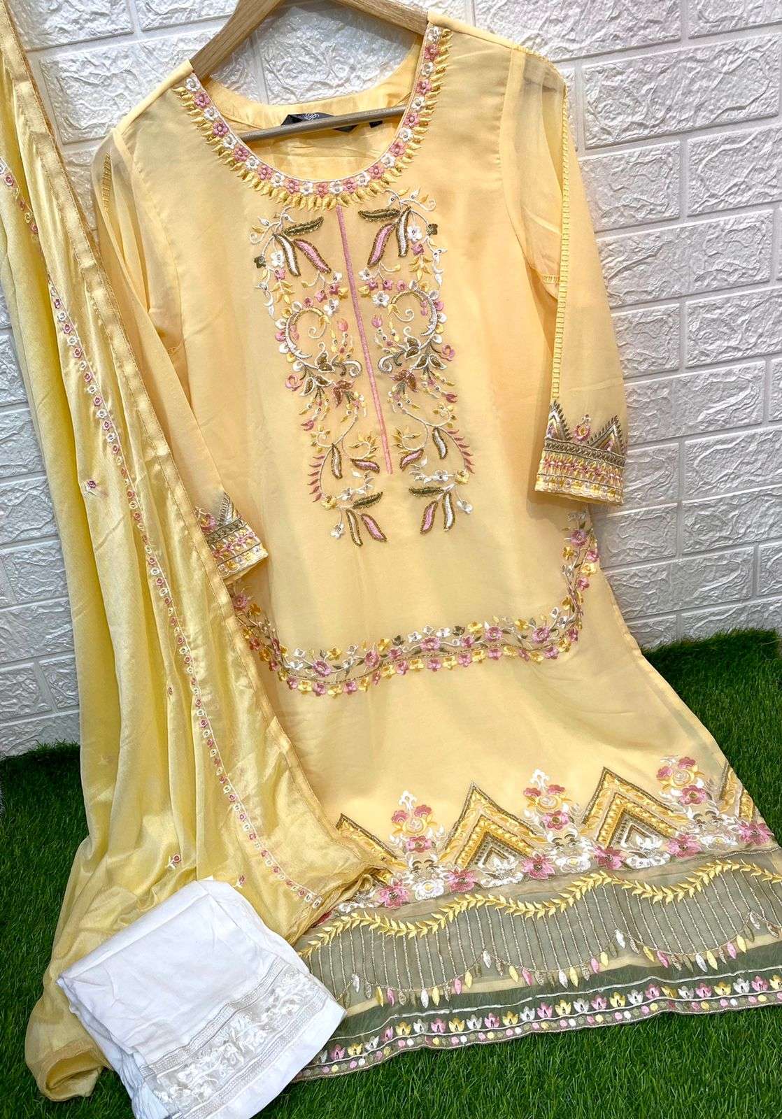 r 1001 by ramsha readymade pakistani 3 piece concept