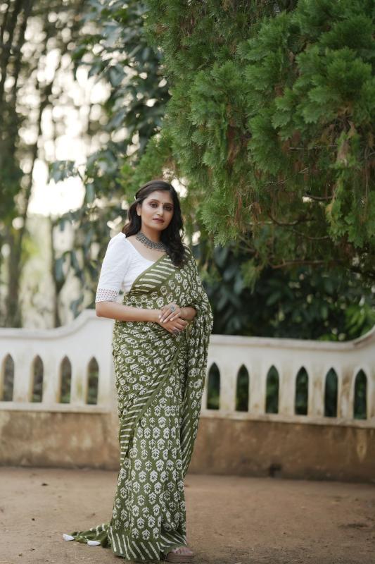 pr kc 80 polka print woven design cotton crape saree 